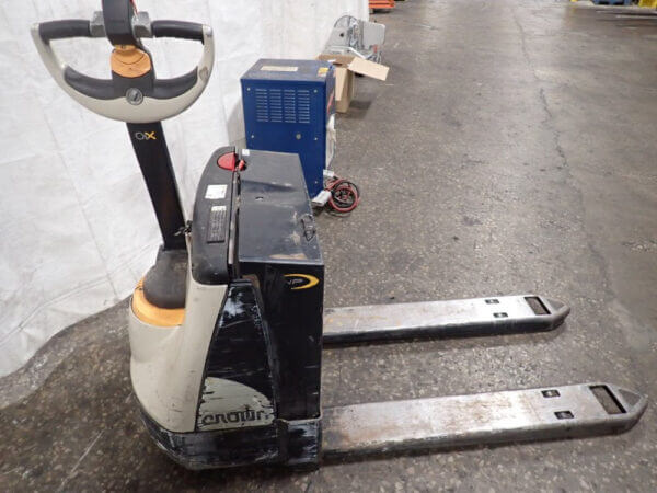 Crown WP2335 45  Electric Pallet Jacks   Stackers SN 3177