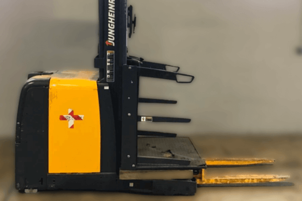 Forklift featuring a yellow and black Jungheinrich logo, designed for efficient operation in narrow warehouse spaces.