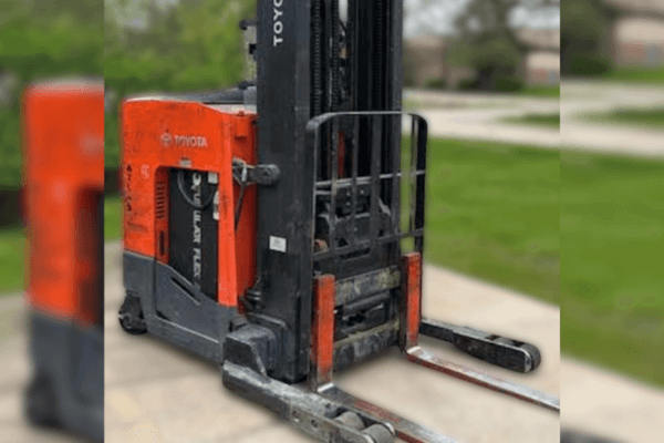 How Mast Types Change Picking Strategy in Narrow Aisles