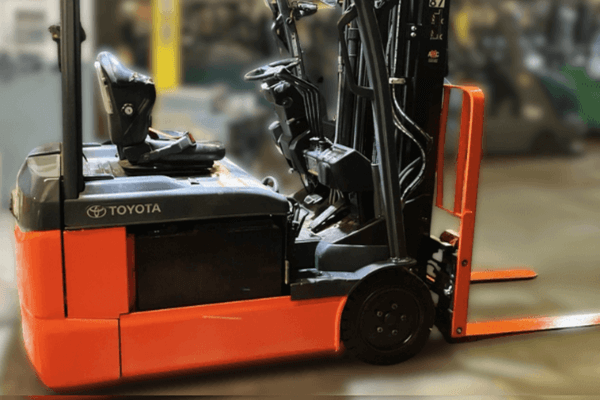 New 3-wheel electric forklifts