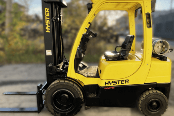 Lift Height: Match Your Forklift Rental to Racking, Trailers, and Clearances