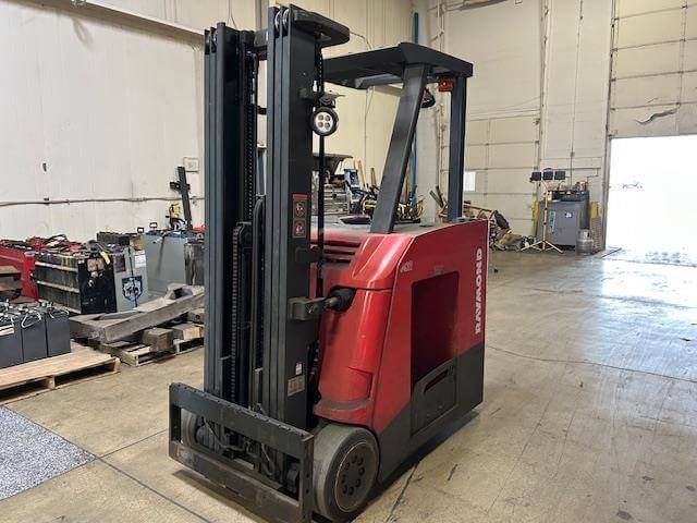 2015 Raymond 425C40TT-Narrow Aisle Stand Up