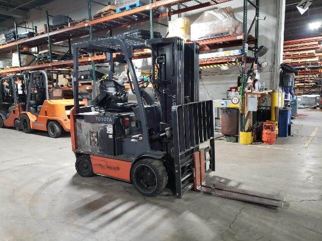 2020 Toyota 8FBCU32 - 4 Wheel Electric Sit-Down Forklift - Image 3