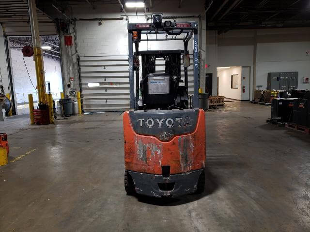 2020 Toyota 8FBCU32 - 4 Wheel Electric Sit-Down Forklift - Image 4