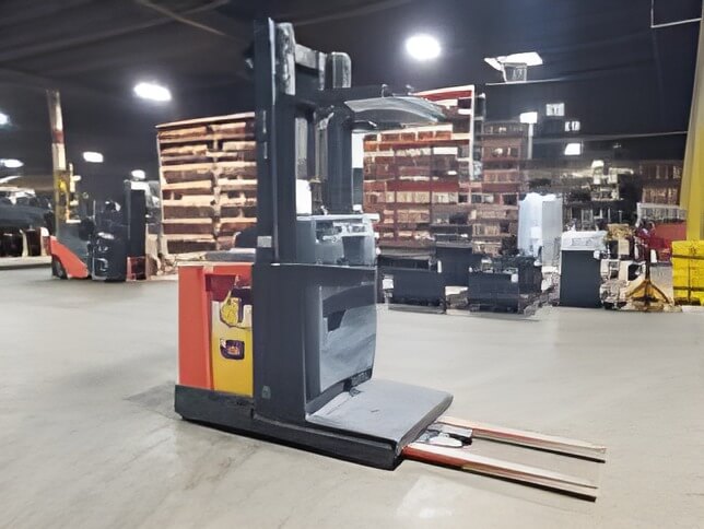 2019 Toyota 8BPU15 - Narrow Aisle Order Picker Forklift - Image 3