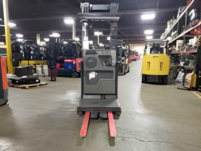 2020 Raymond 550-OPC30TT - Narrow Aisle Order Picker Forklift - Image 2
