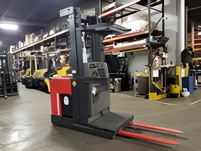 2020 Raymond 550-OPC30TT - Narrow Aisle Order Picker Forklift - Image 3
