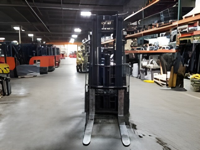 2020 Toyota 8FBCU32 - 4 Wheel Electric Sit-Down Forklift - Image 2
