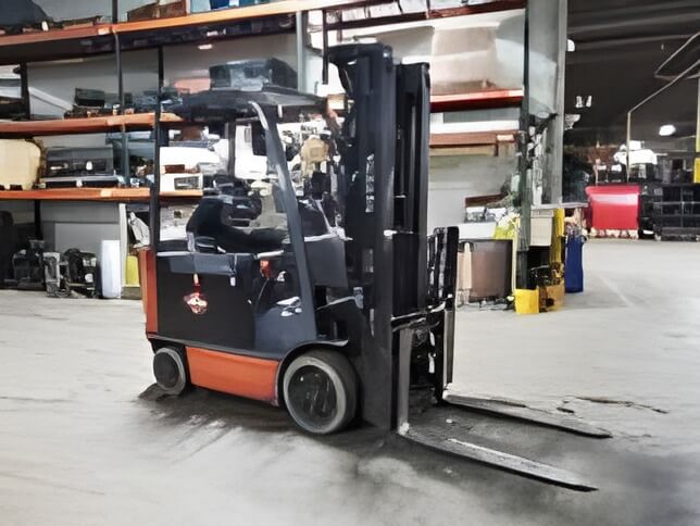 2020 Toyota 8FBCU32 - 4 Wheel Electric Sit-Down Forklift - Image 3