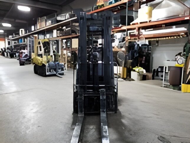 2020 Toyota 8FBCU32 - 4 Wheel Electric Sit-Down Forklift - Image 2