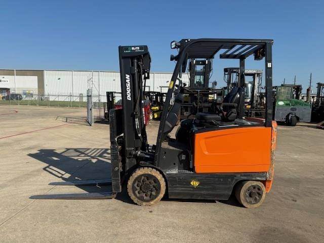 2023 Doosan BC30S-4Wheel Electric