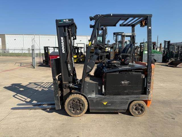 2023 Doosan BC30S-4 Wheel Electric - Image 3