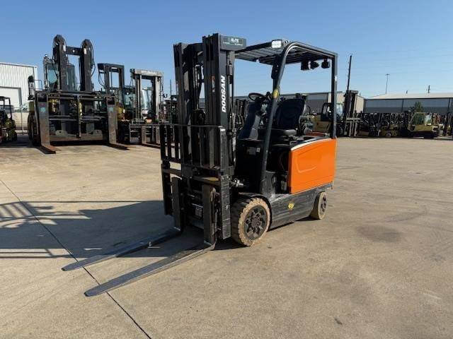 2023 Doosan BC30S-4Wheel Electric - Image 7