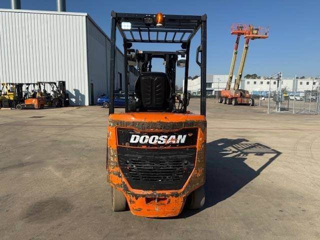 2023 Doosan BC30S-4Wheel Electric - Image 9