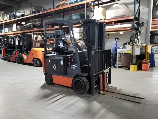 2020 Toyota 8FBCU32 - 4 Wheel Electric Sit-Down Forklift - Image 3
