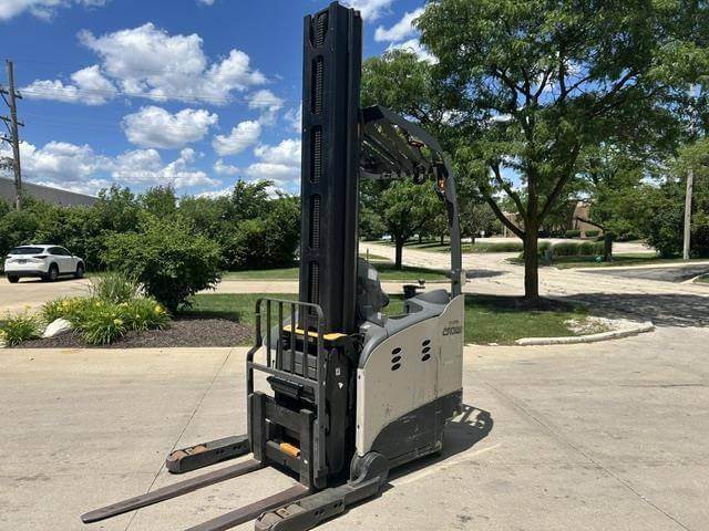 2021 Crown RM6095S-45 - Deep Reach Truck - Image 3