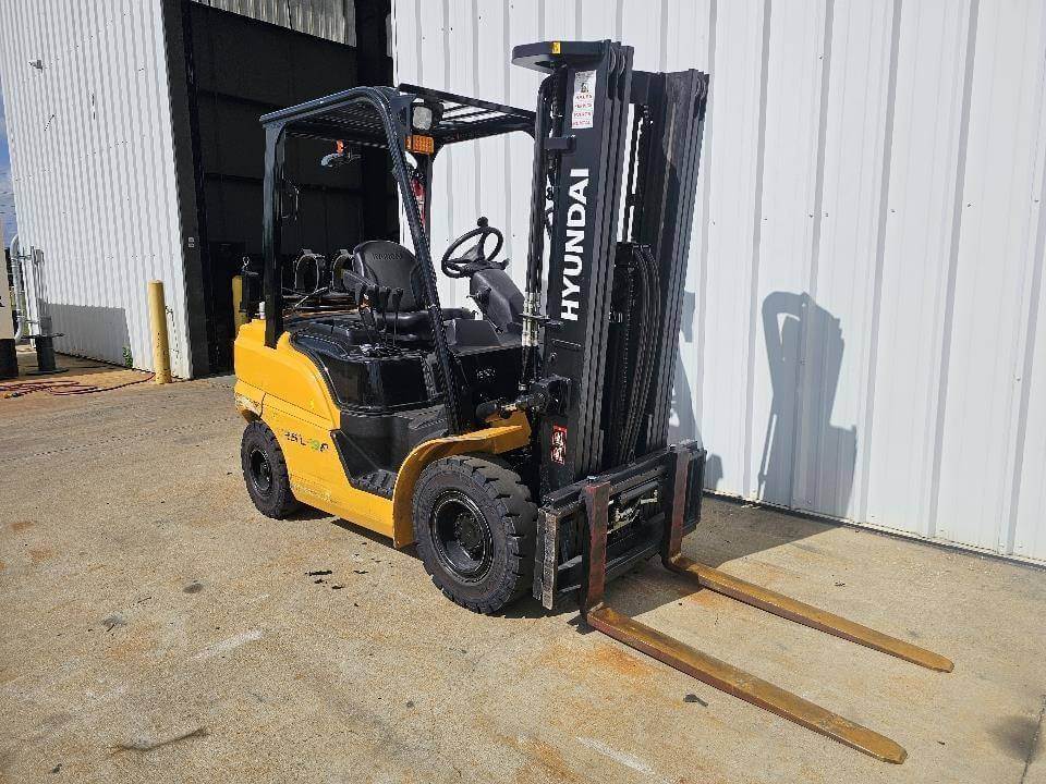 2021 Hyundai 25L-9A Pneumatic Propane - Image 2