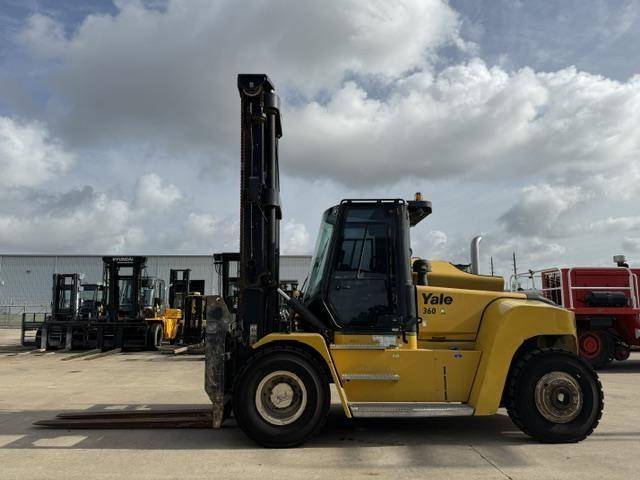 2022 Yale GDP360EF - Pneumatic Diesel - Image 2