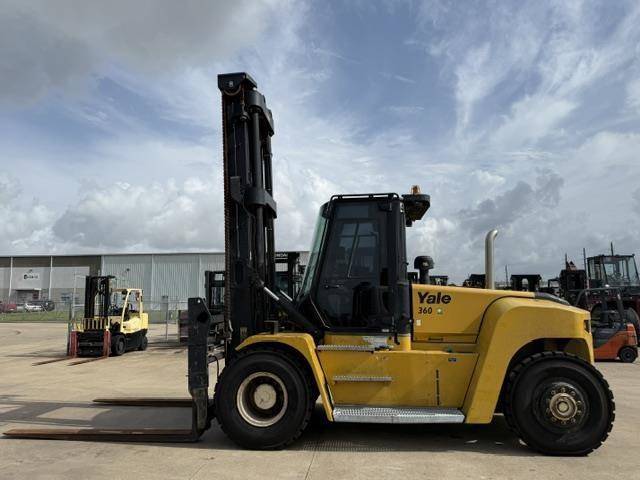 2022 Yale GDP360EF - Pneumatic Diesel - Image 2