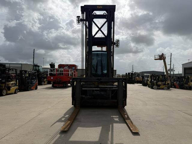 2022 Yale GDP360EF - Pneumatic Diesel - Image 10