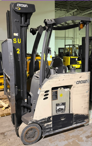 Crown RC5500-Narrow Aisle Stand Up