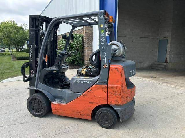 2013 Toyota 8FGCU25 - Cushion Propane Forklift - Image 2
