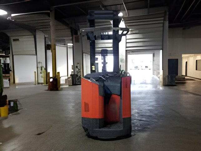 2016 Toyota 9BDRU15 - Deep Reach Truck Forklift - Image 4
