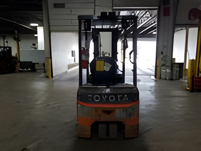 2017 Toyota 8FBE20U - 3 Wheel Electric Forklift - Image 4