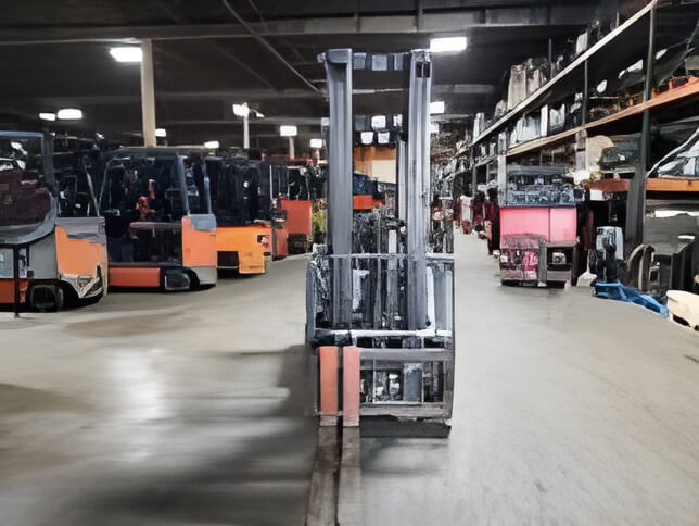 2017 Toyota 8FBE18U - 3 Wheel Electric Forklift - Image 2