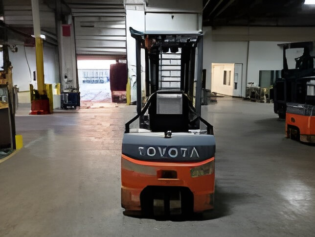 2017 Toyota 8FBE15U - 3 Wheel Electric Forklift - Image 4