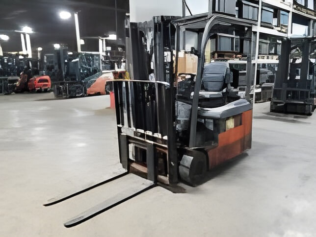 2017 Toyota 8FBEH18U - 3 Wheel Electric Forklift - Image 2