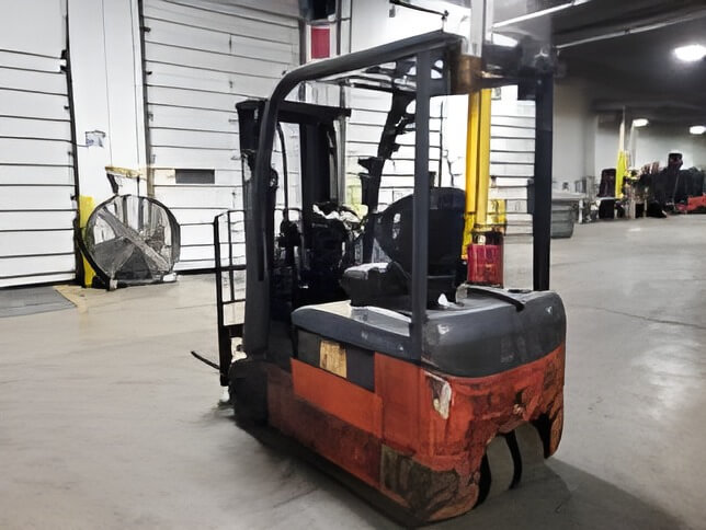 2017 Toyota 8FBEH18U - 3 Wheel Electric Forklift - Image 3