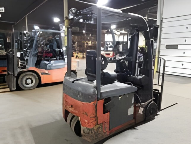 2017 Toyota 8FBEH18U - 3 Wheel Electric Forklift - Image 4