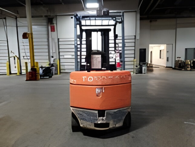2020 Toyota 7FBCU35 - 4 Wheel Electric Sit-Down Forklift - Image 4