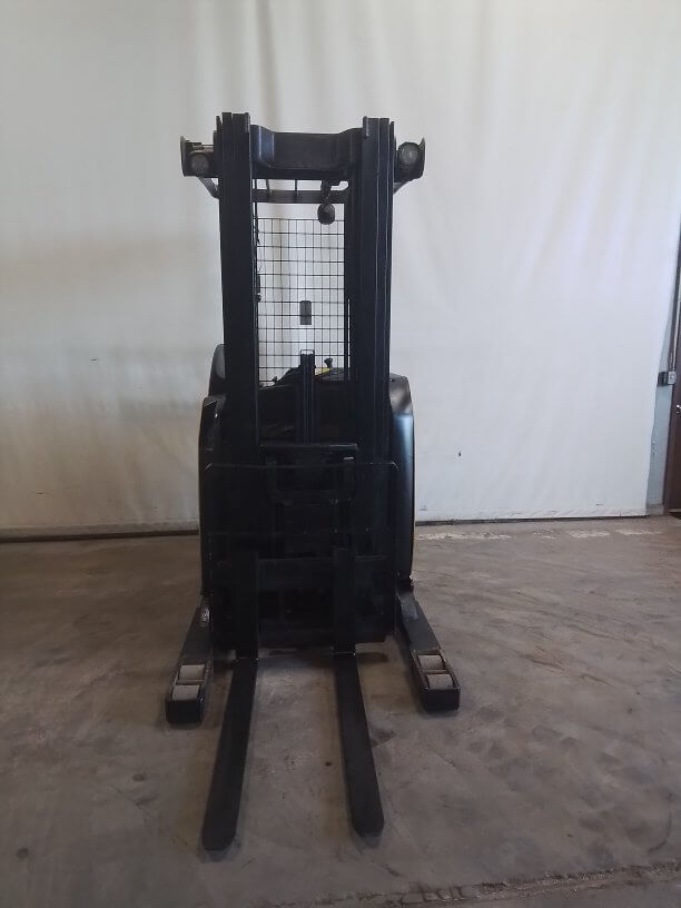 2018 Yale NR045EB - Narrow-Aisle Reach Truck - Image 2