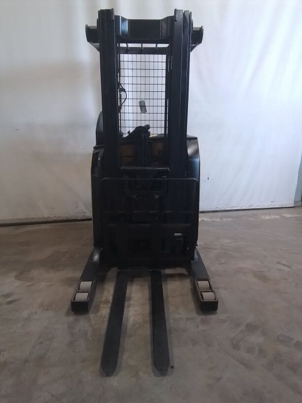 2015 Yale NR040DBNS24TE091 - Narrow-Aisle Reach Truck - Image 2