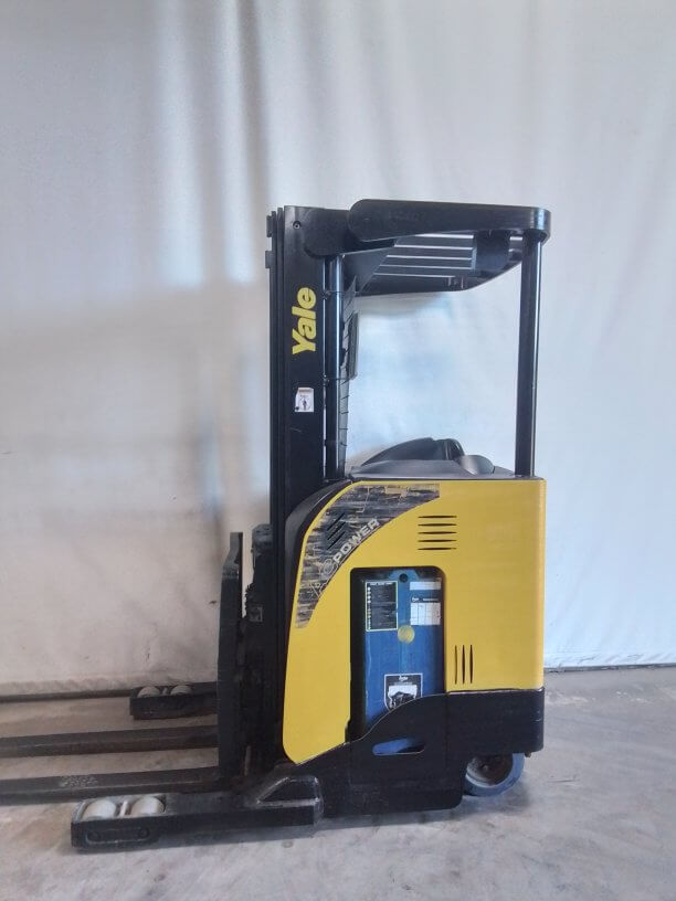 2015 Yale NR040DBNS24TE091 - Narrow Aisle Reach Truck