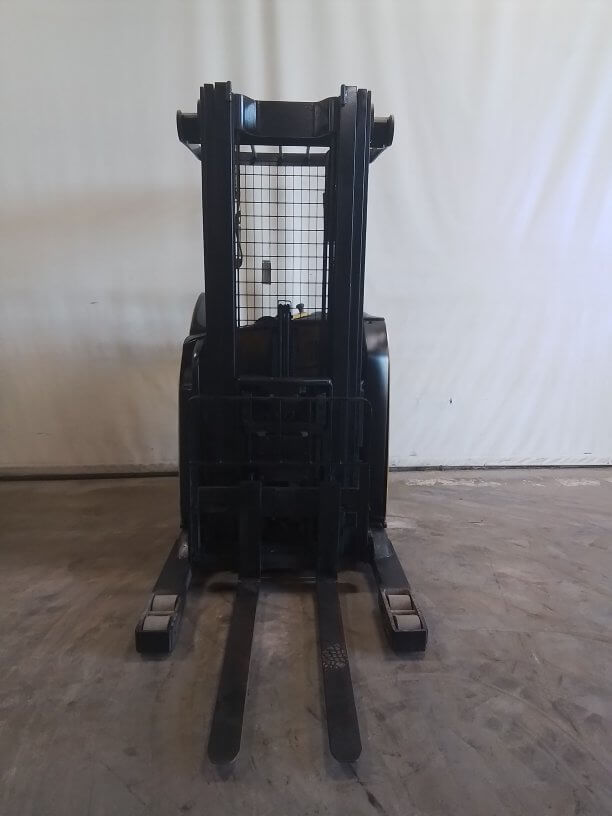 2015 Yale NR040DBNS24TE091 - Narrow Aisle Reach Truck - Image 2