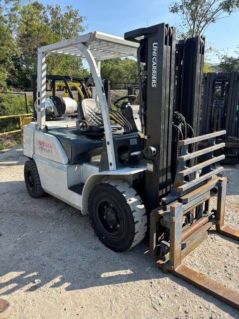 2014 Unicarriers PF80YLP - Pneumatic Propane Forklift - Image 2
