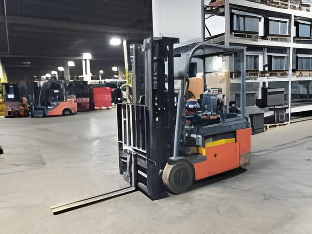 2017 Toyota 8FBE20U - 3 Wheel Electric Forklift - Image 3