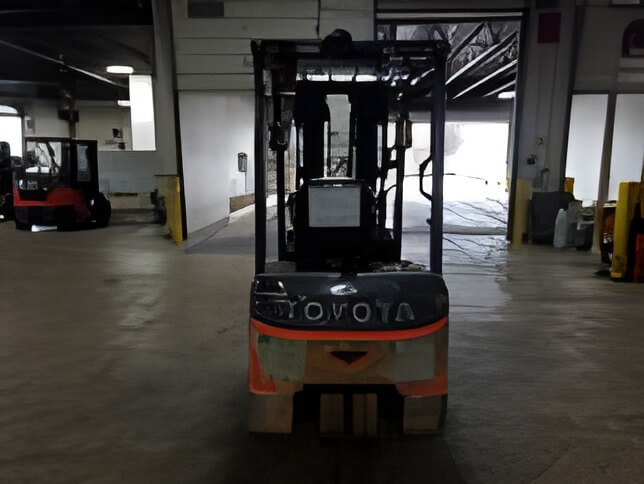 2017 Toyota 8FBE20U - 3 Wheel Electric Forklift - Image 4