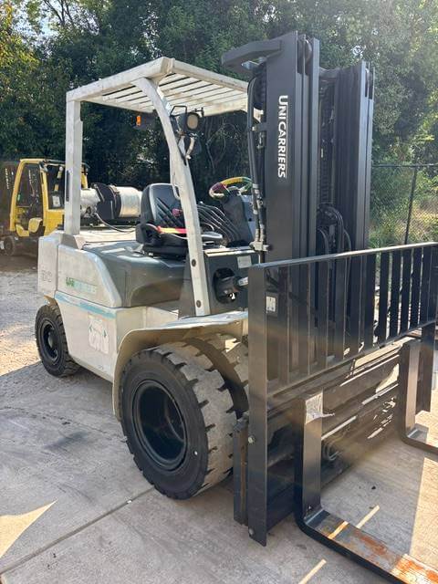2017 Unicarriers PF80LP - Pneumatic Propane Forklift - Image 2