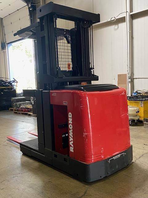 2018 Raymond 540OPC30TT - Narrow Aisle Order Picker Forklift - Image 2