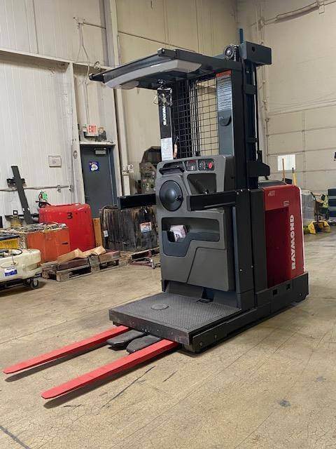 2018 Raymond 540OPC30TT - Narrow Aisle Order Picker Forklift - Image 3