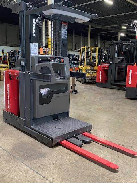 2018 Raymond 540OPC30TT - Narrow Aisle Order Picker Forklift - Image 4