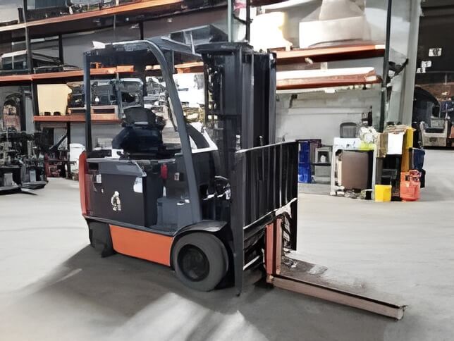 2020 Toyota 8FBCU32 - 4 Wheel Electric Sit-Down Forklift - Image 3