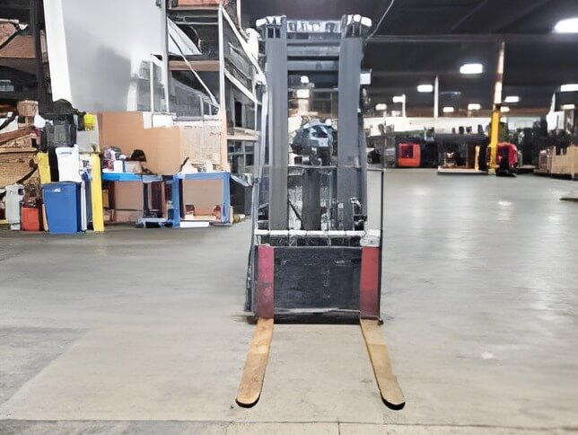 2020 Toyota 8FBCU30 - 4 Wheel Electric Sit-Down Forklift - Image 4