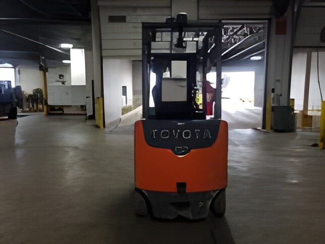 2021 Toyota 8FBCU20 - 4 Wheel Electric Sit-Down Forklift - Image 4