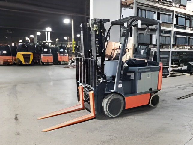 2021 Toyota 8FBCU20 - 4 Wheel Electric Sit-Down Forklift - Image 3
