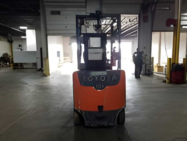 2021 Toyota 8FBCU20 - 4 Wheel Electric Sit-Down Forklift - Image 4
